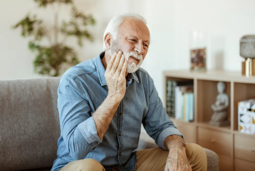 img facing severe tooth pain